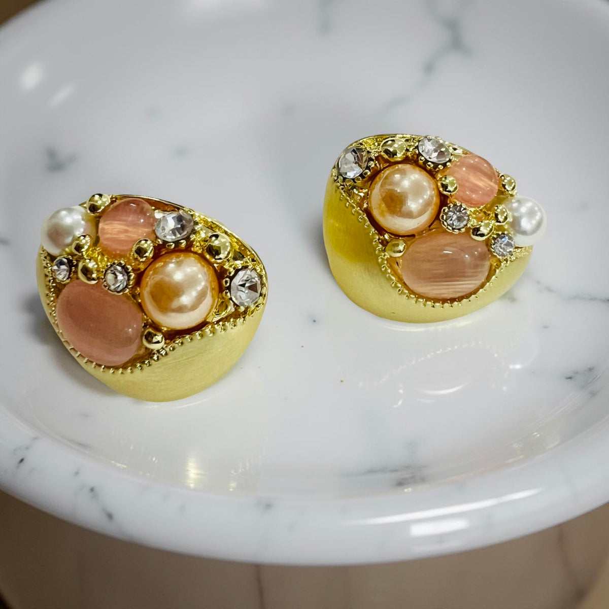 Gold-plated pearl and stone cluster pendant and earrings set by Jinam, featuring elegant jewelry with natural pearl accents.