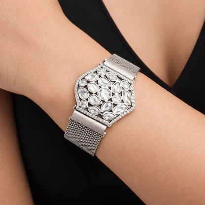 Silver Radiance magnetic mesh bracelet by Jinam featuring a sleek, lightweight design with magnetic accents and adjustable mesh strap.
