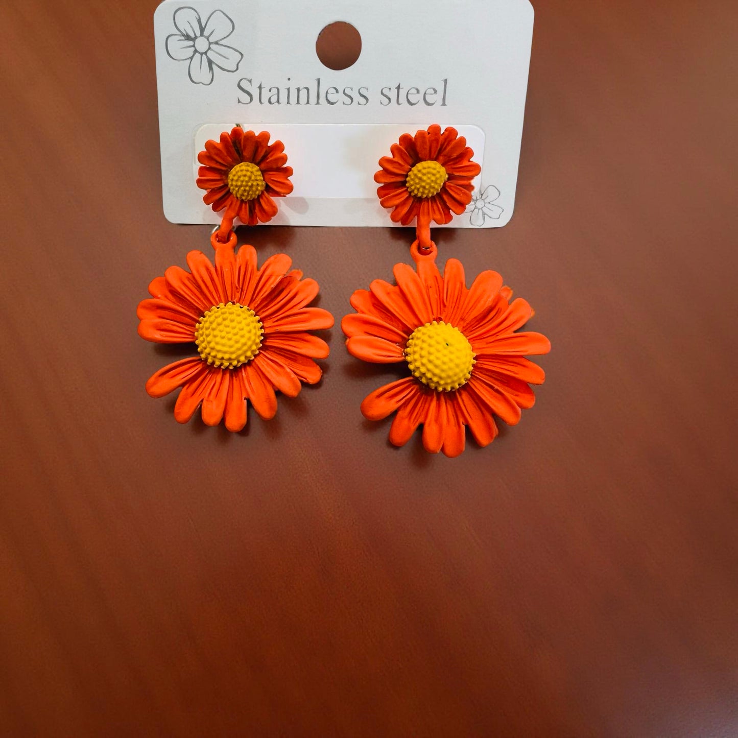 🌼 Orange Daisy Floral Drop Earrings